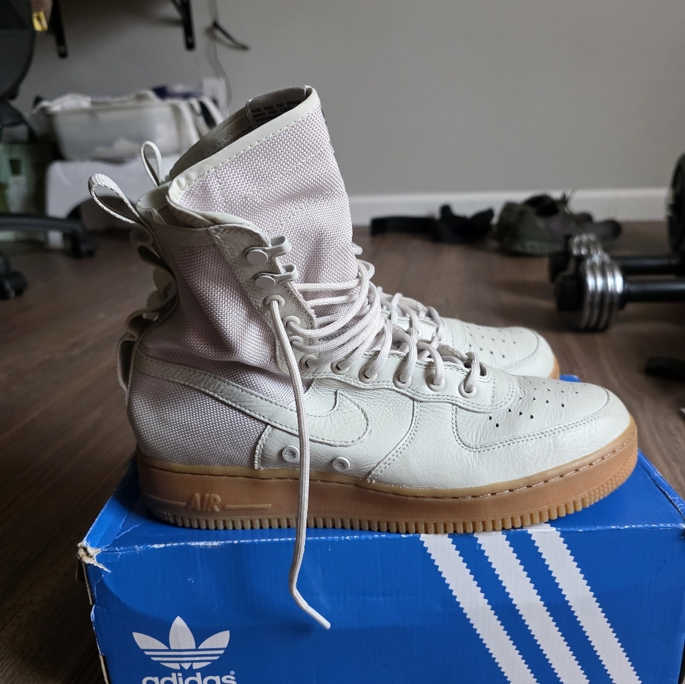 Nike SF Air Force 1 High Size10.5 Light Bone Women Shose.